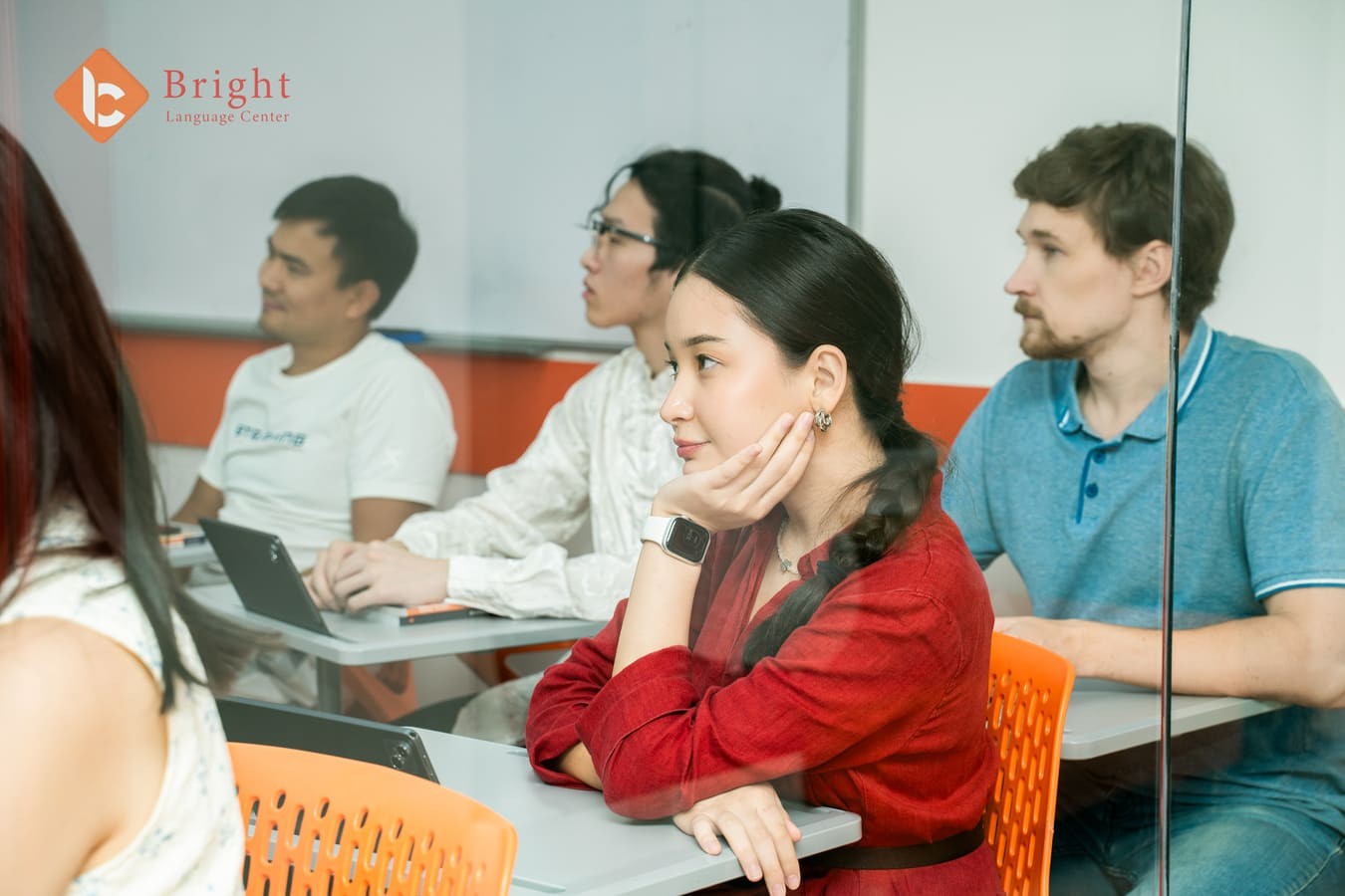 Bright Language Centre 学员在课堂上学习